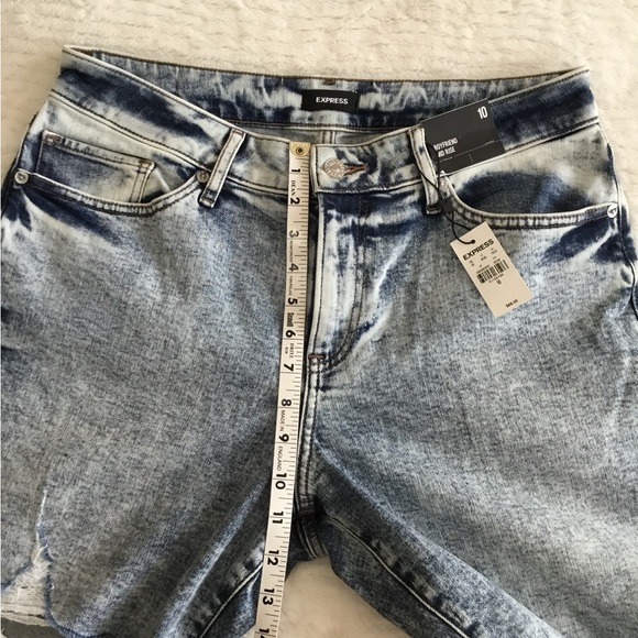 Express Mid Rise Medium Wash Ripped Boyfriend Jeans NWT size 10 - Picture 3 of 8